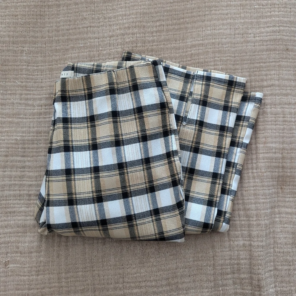 Plaid Women's Cropped Flare Pants! - Picture 2 of 14